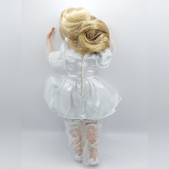 Vintage Heritage Signiture Collection Carlie Ballerina Porcelain Doll & mirror‎ - Picture 5 of 11